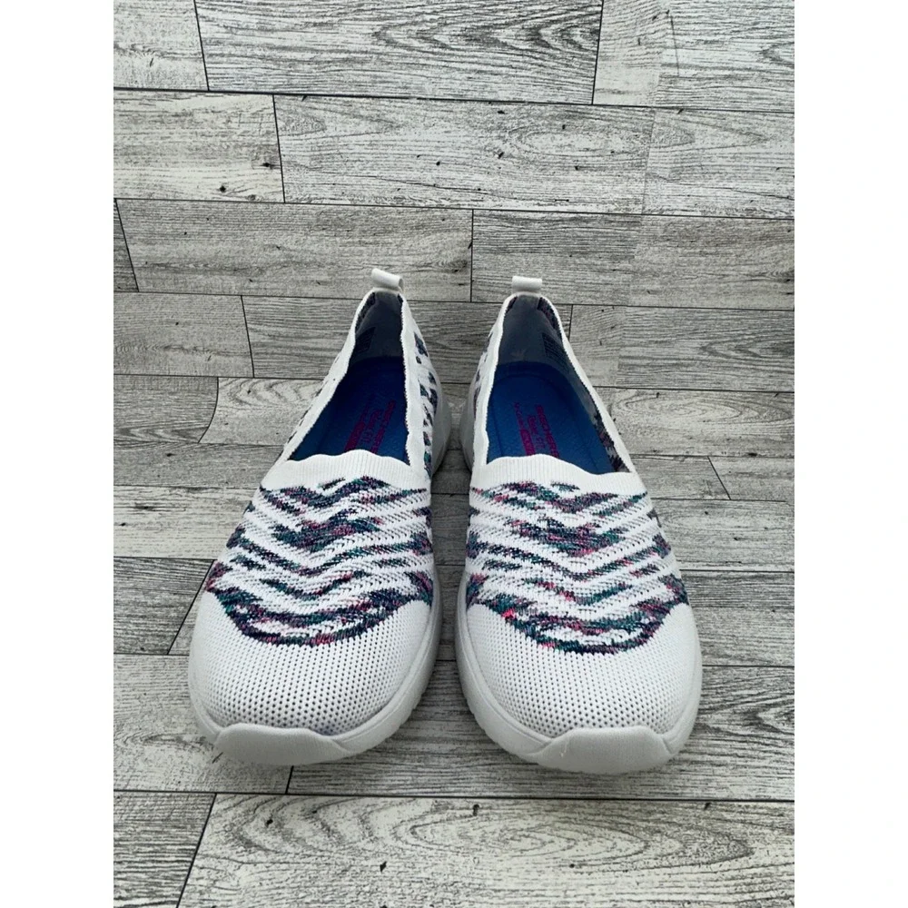 Skechers Relaxed Fit 158472‎ Women Size 7.5 White Multi Knit Slip On Sneakers